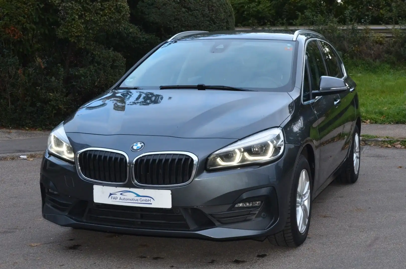 BMW 218 Active Tourer 218 d Advantage Grau - 1