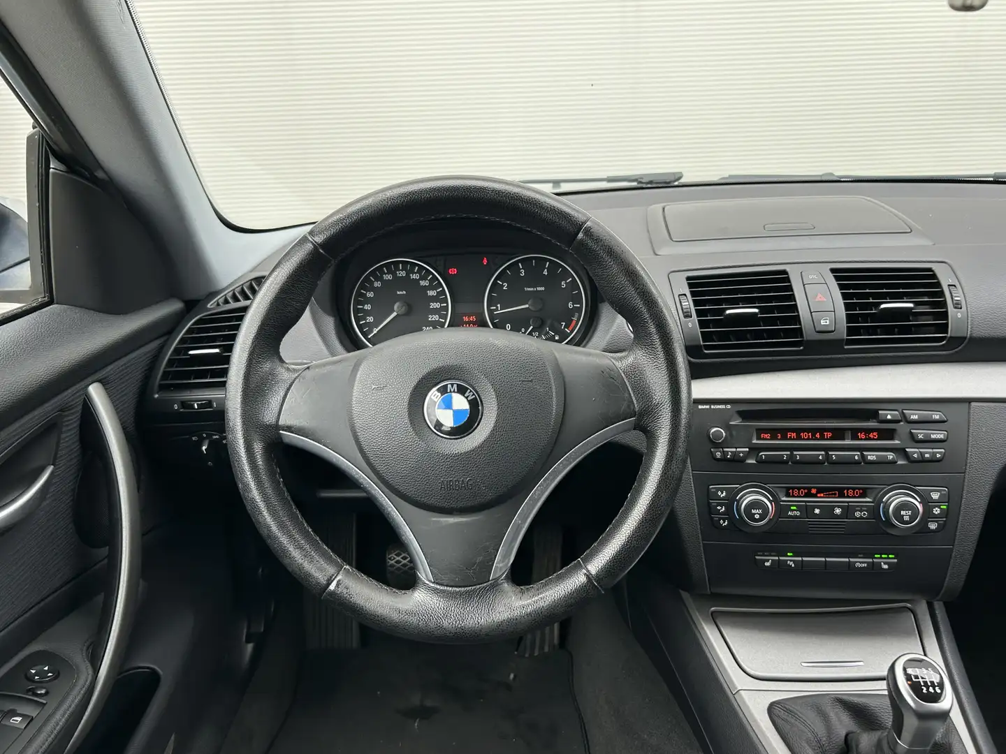 BMW 118 1-serie 118i High Executive Xenon|Clima|Stoelverwa Grijs - 2