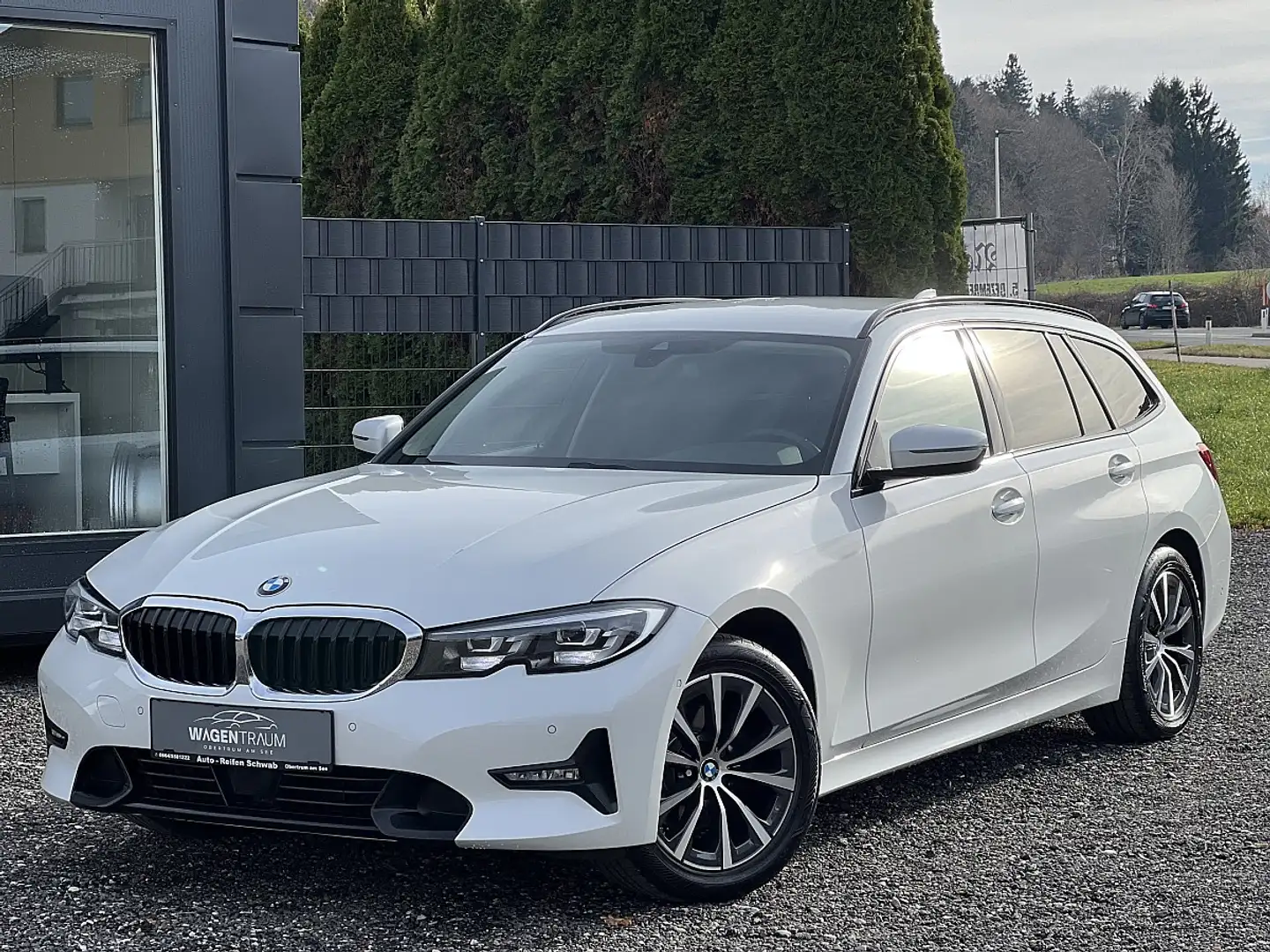 BMW 320 d xDrive Touring*SHZ*KAMERA*ALLRAD*PDC*AMBIENTE... Weiß - 1