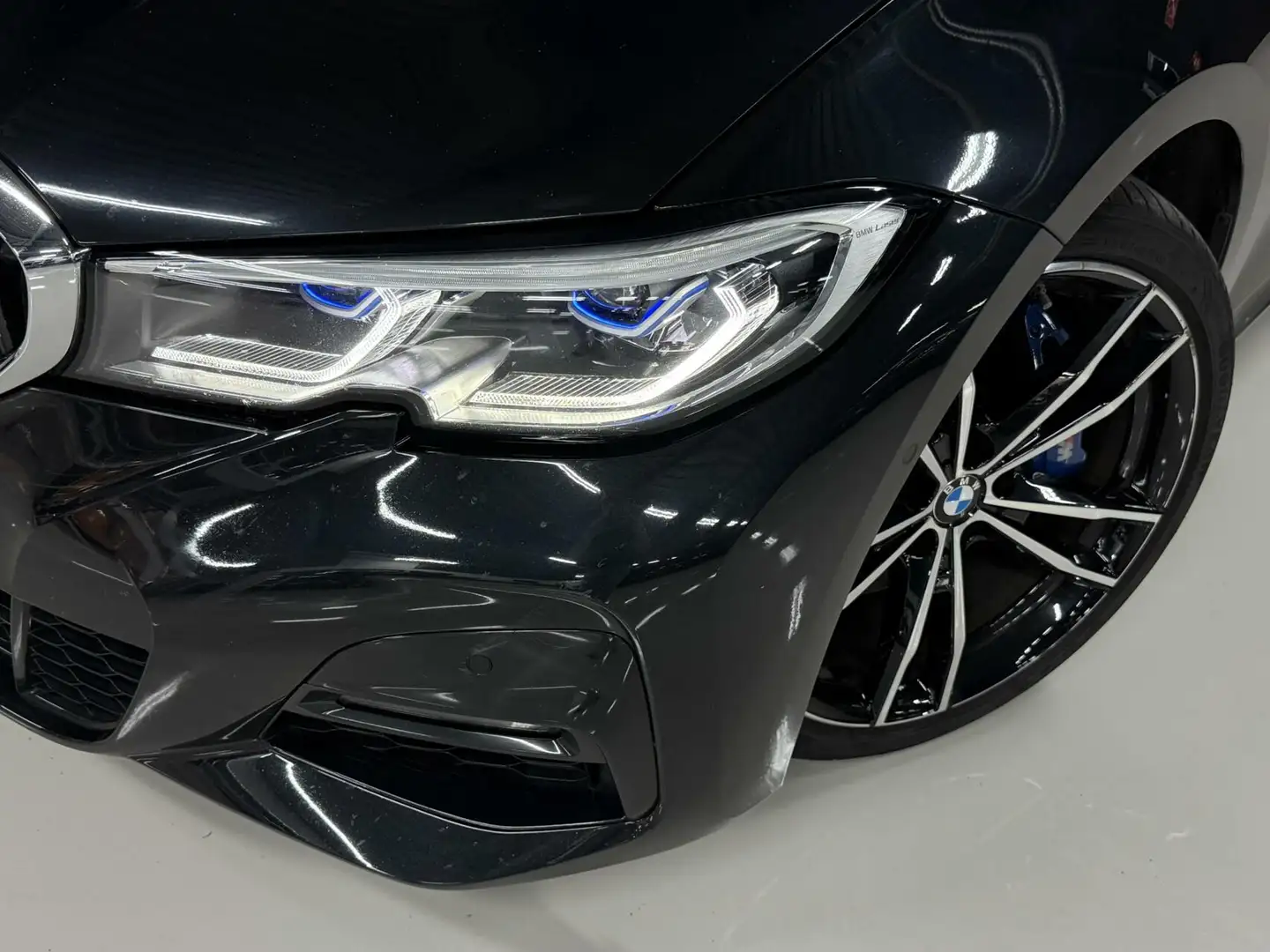 BMW 330 3-serie 330i High Executive | Pano | Head-up | Bom Zwart - 2