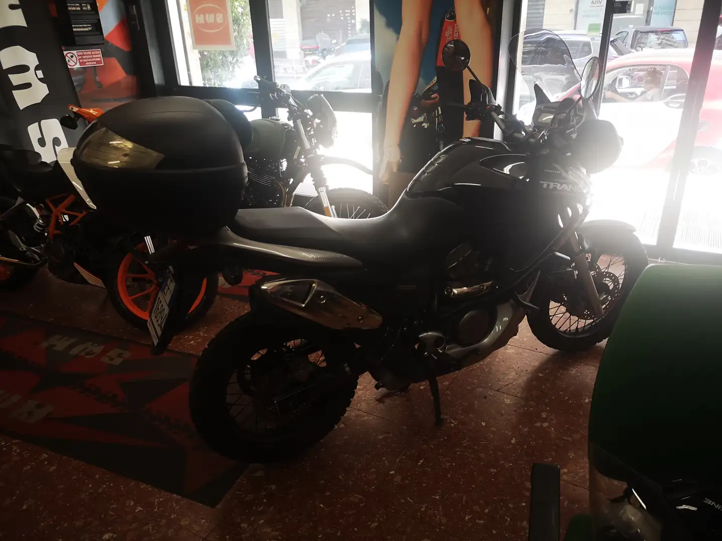 Honda Transalp 700 Negro - 2