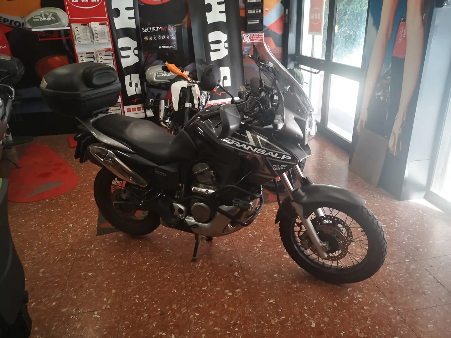 Honda Transalp 700 Negro - 1