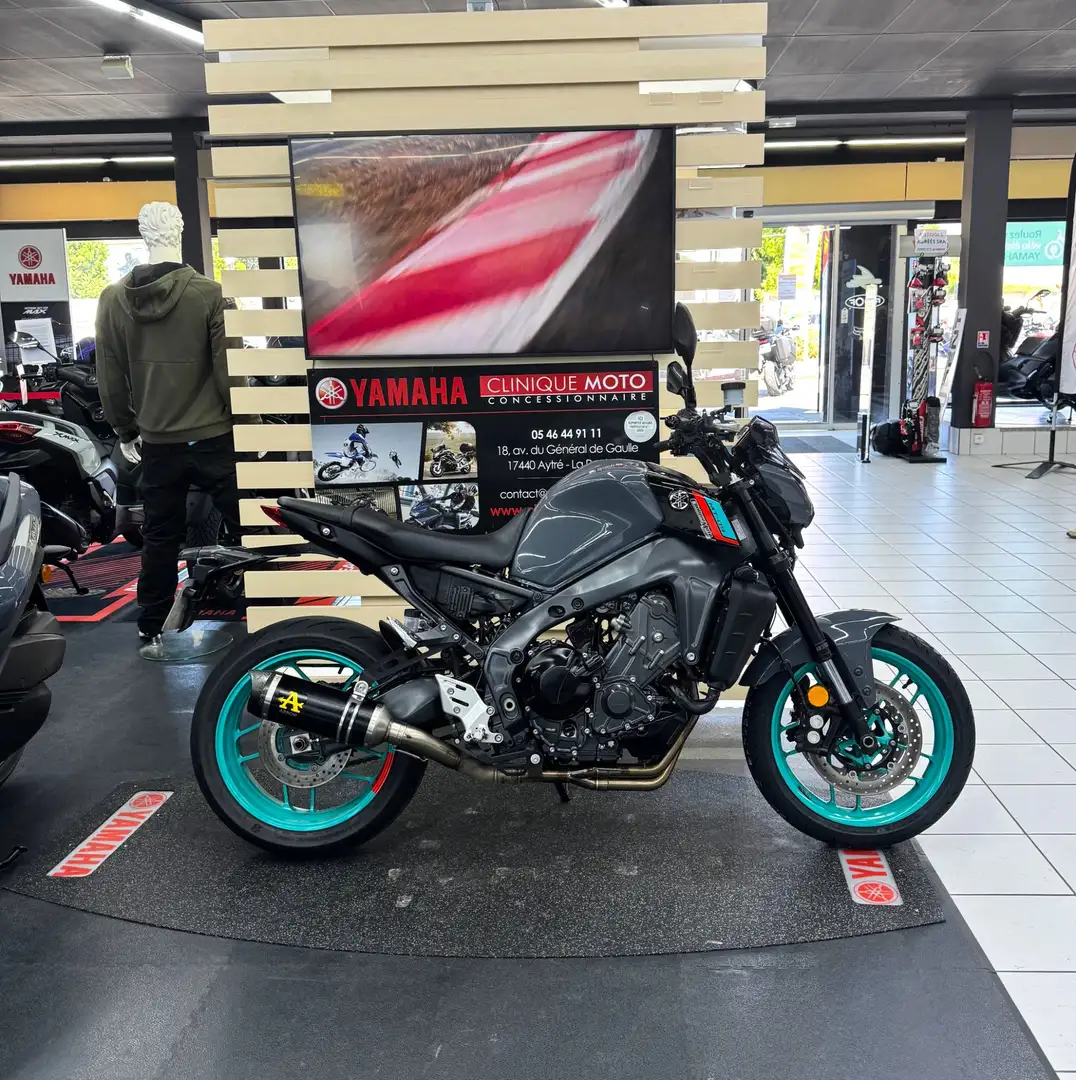 Yamaha MT-09 Grijs - 1