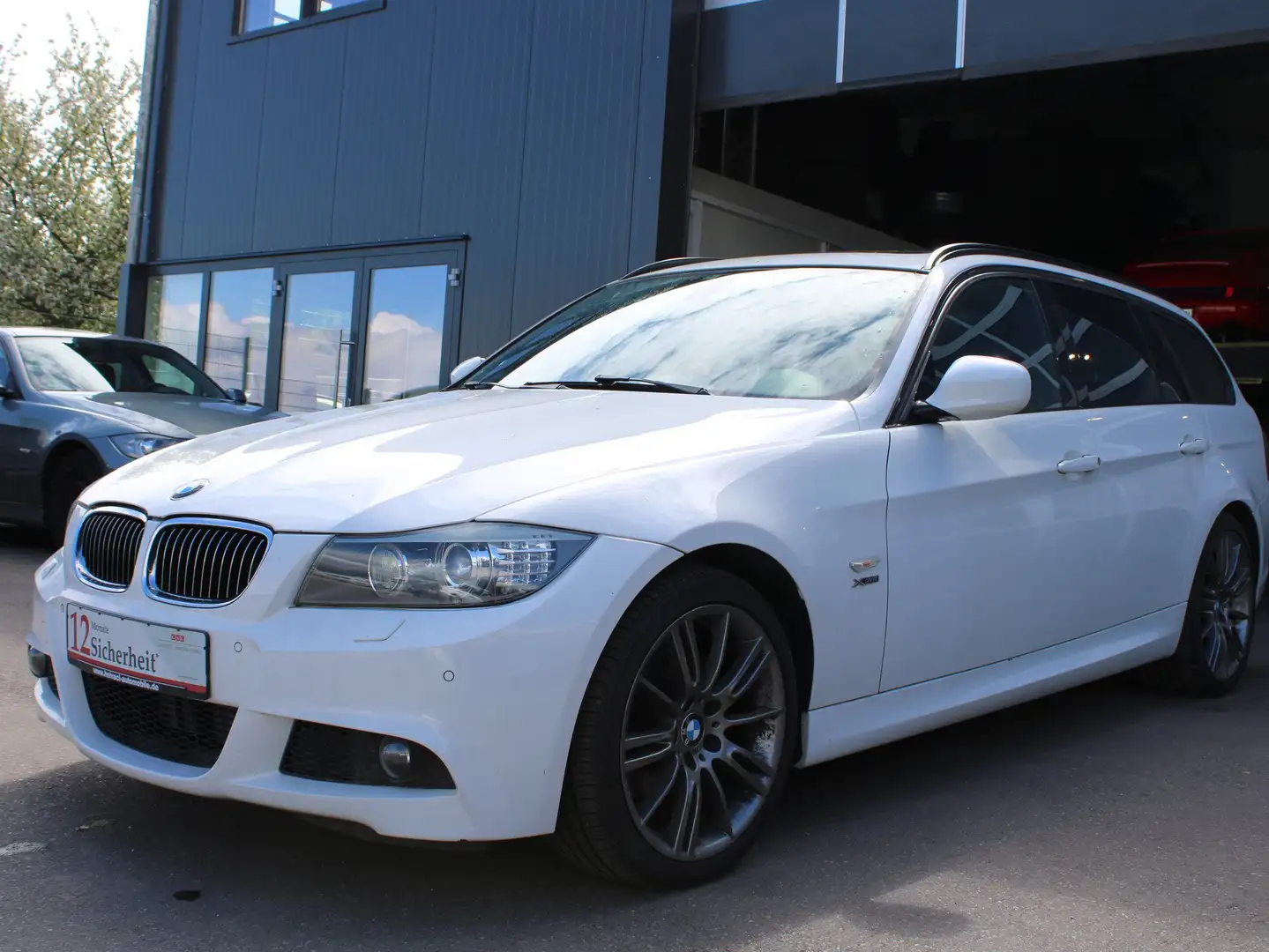 BMW 320 320d xDrive Navi+el. Schiebedach+Sitzheizung vorne Weiß - 1