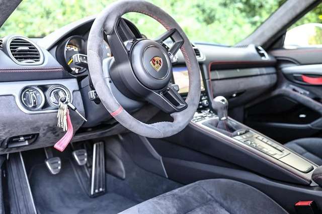 Porsche Cayman 718 Cayman GT4!!