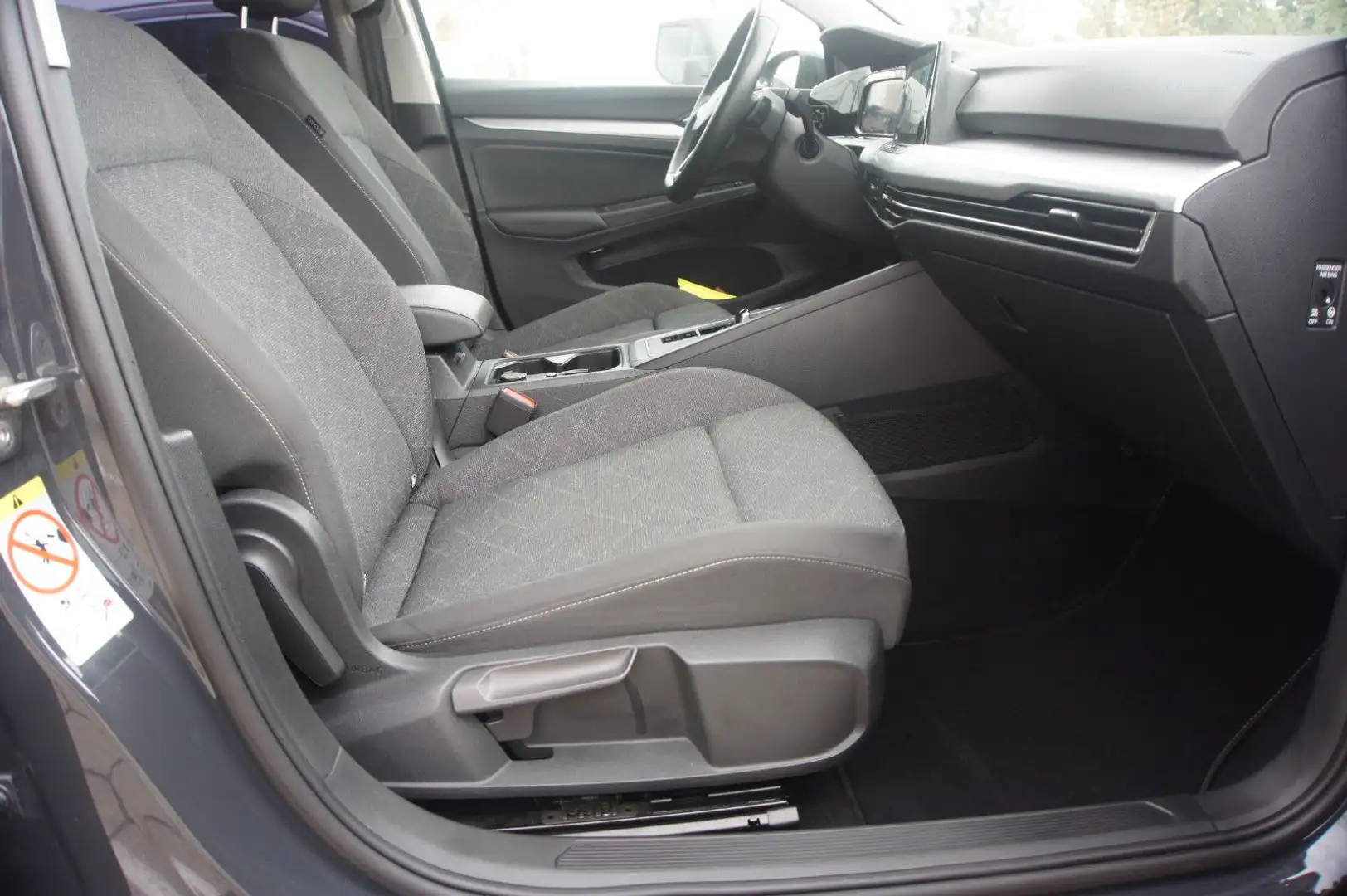 Volkswagen Golf VIII Variant 1.5 TGI Life AHK LED ACC Grau - 2