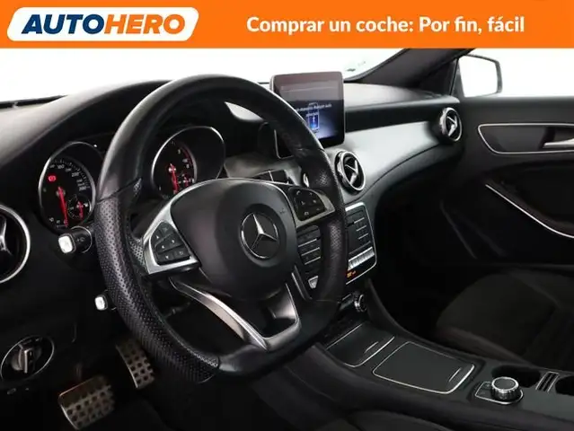 Mercedes-Benz Gla view 12
