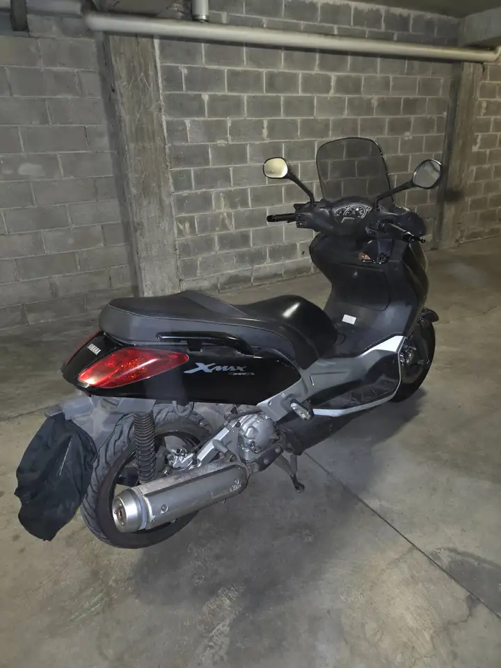 Yamaha X-Max 250