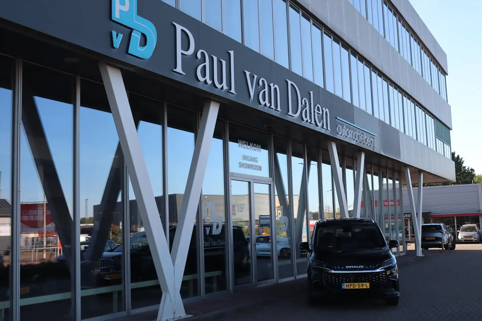 Maxus Euniq 5 177PK EV AUTOMAAT 7-PERS Navi Carplay | Panodak | Zwart - 2