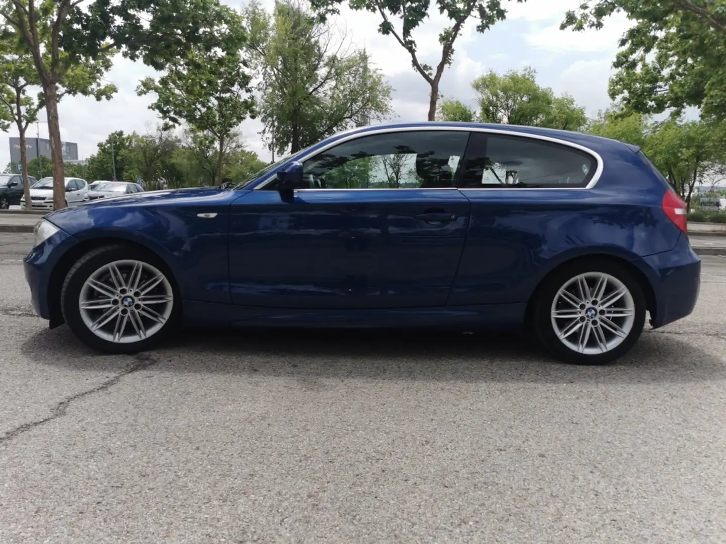 BMW 116 116d Bleu - 2