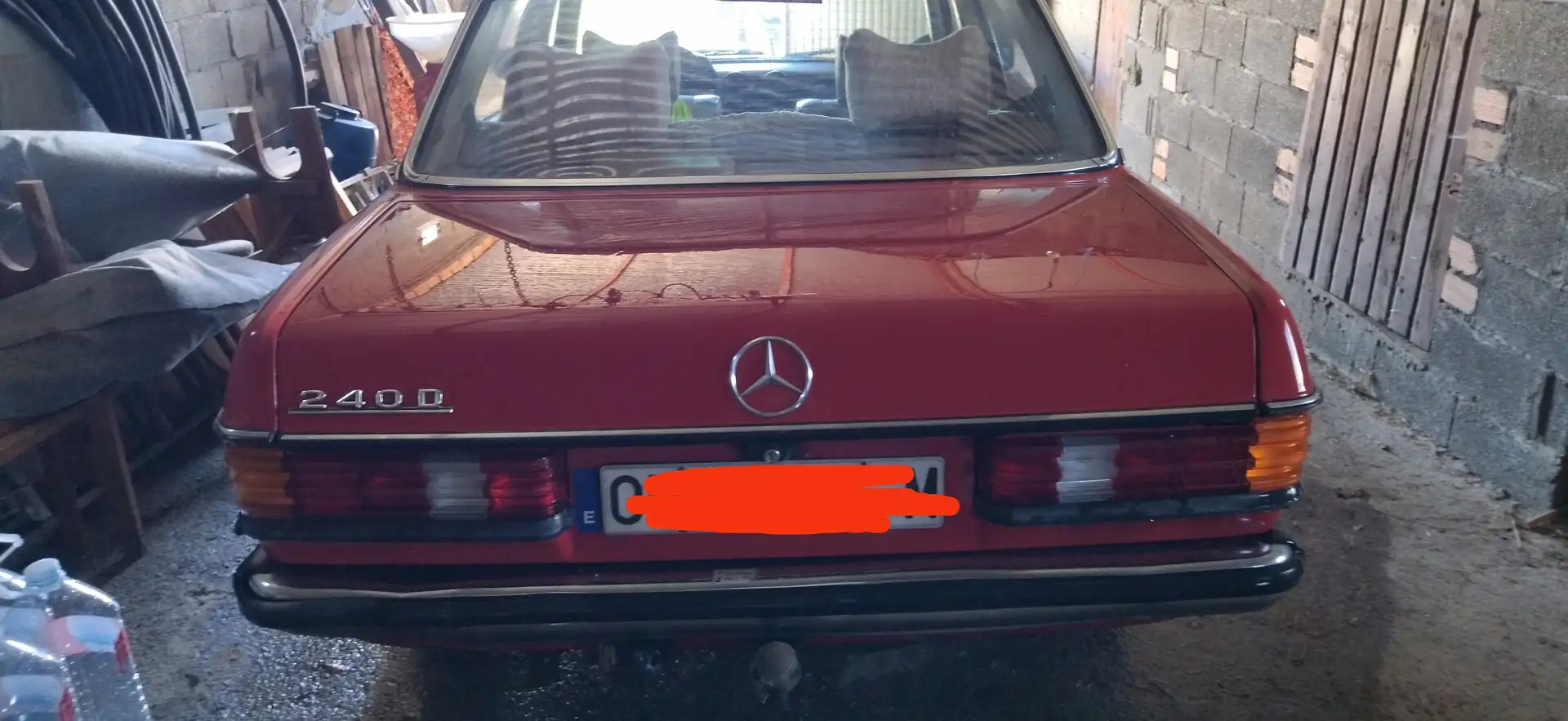 Mercedes-Benz 240 Rojo - 1