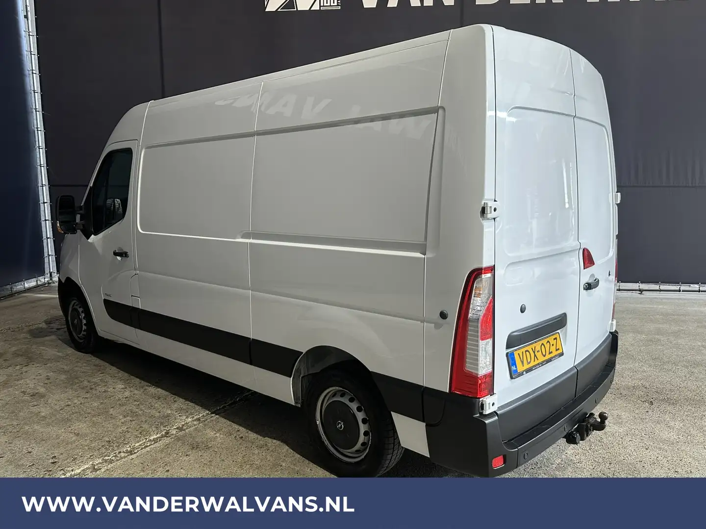 Opel Movano 2.3 CDTI 131pk L2H2 Inrichting Euro6 Airco | Navig Wit - 2