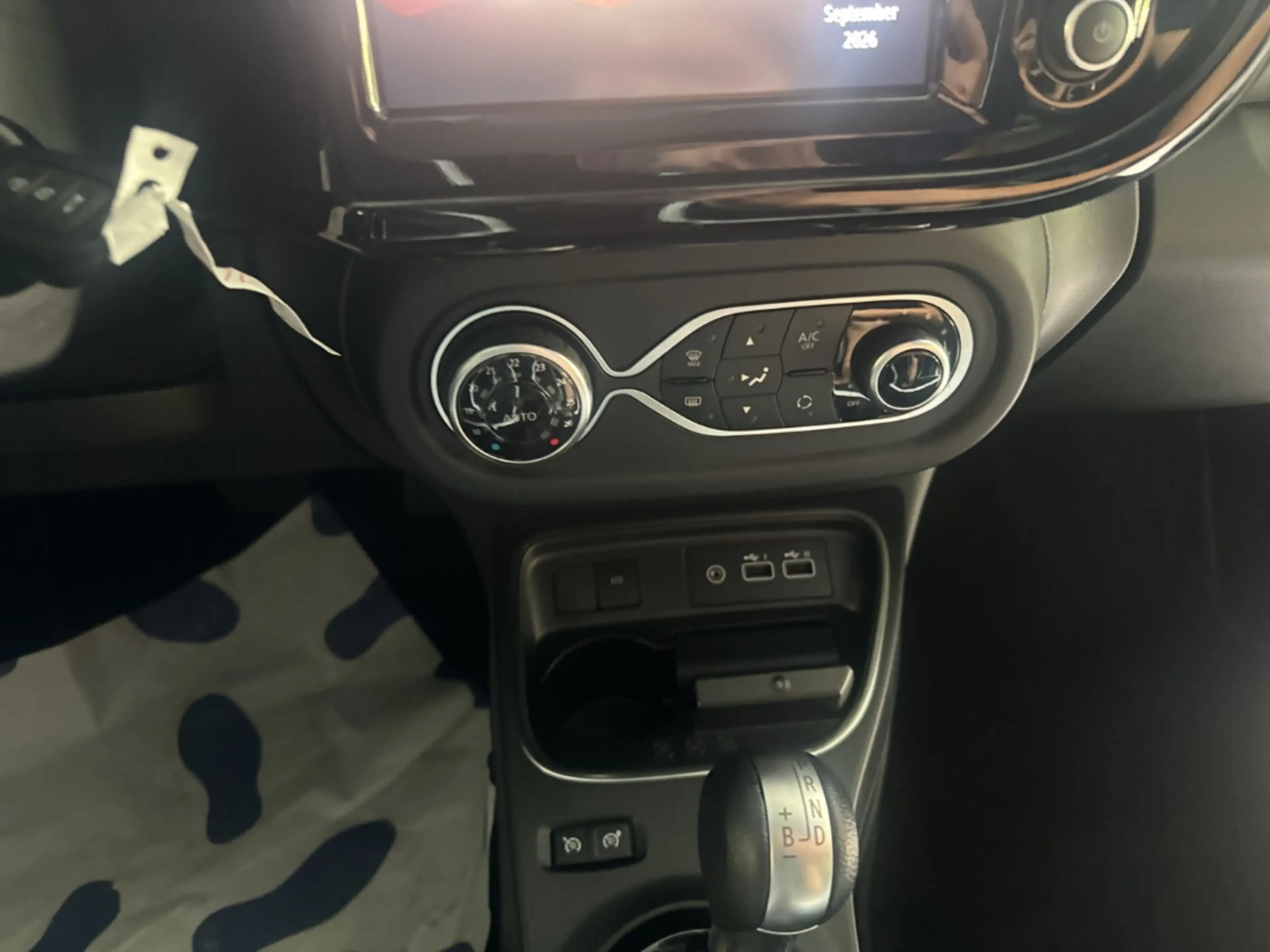 Renault Twingo Techno Electric Navi Soundsystem RückfahrkamTemp.. — photo 9