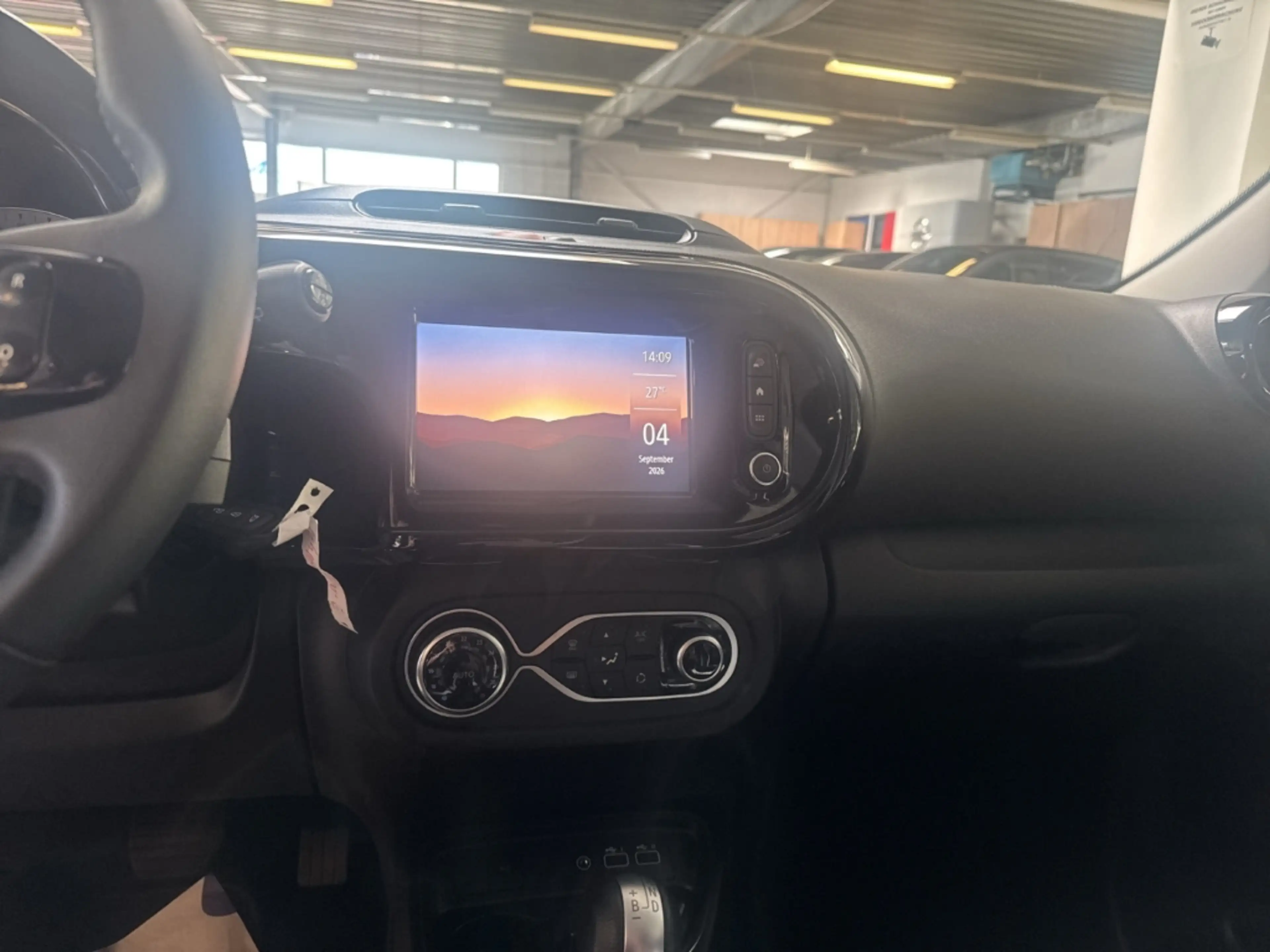 Renault Twingo Techno Electric Navi Soundsystem RückfahrkamTemp.. — photo 14