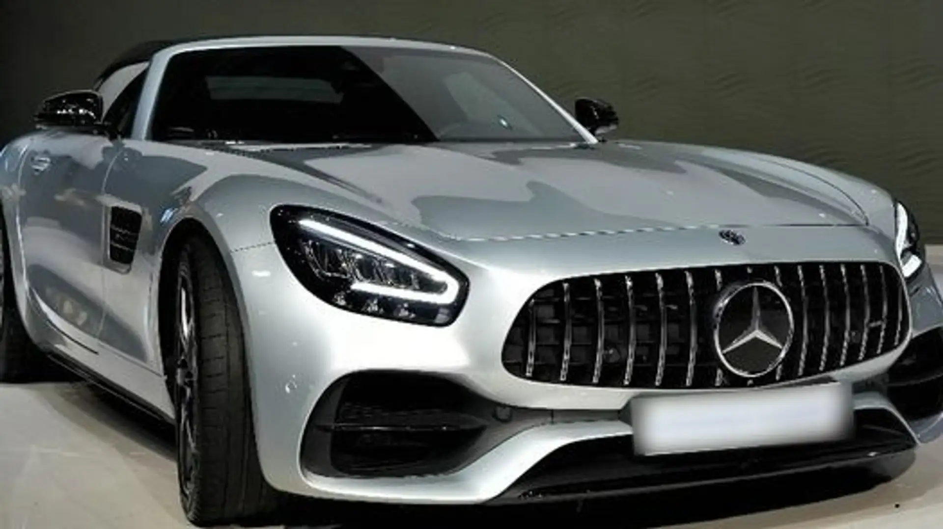 Mercedes-Benz AMG GT Roadster 476 Plateado - 2