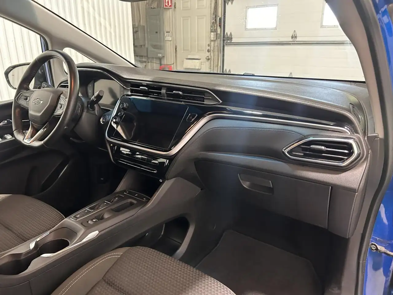 Chevrolet Bolt photo Chevrolet Bolt