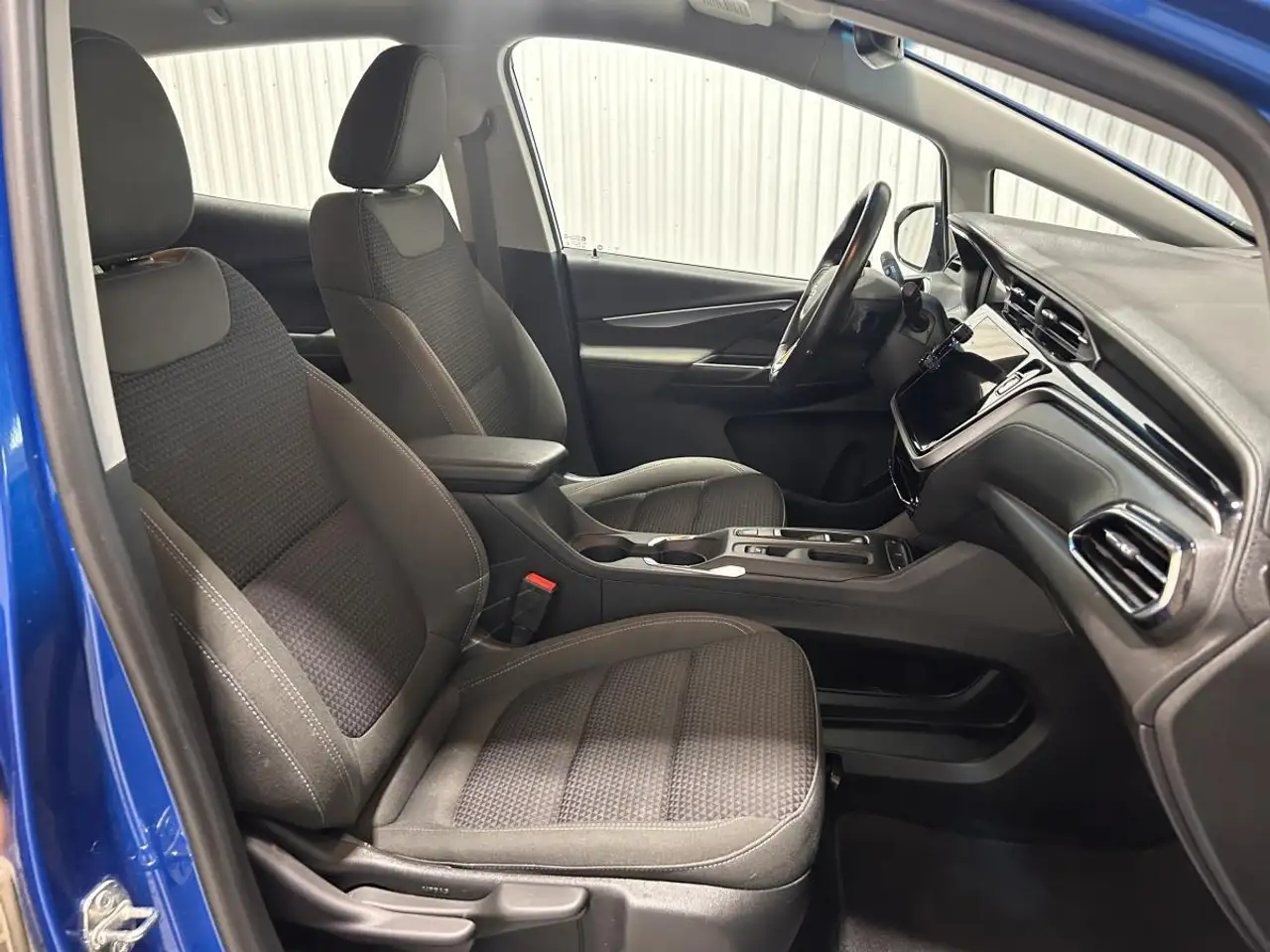 Chevrolet Bolt photo Chevrolet Bolt