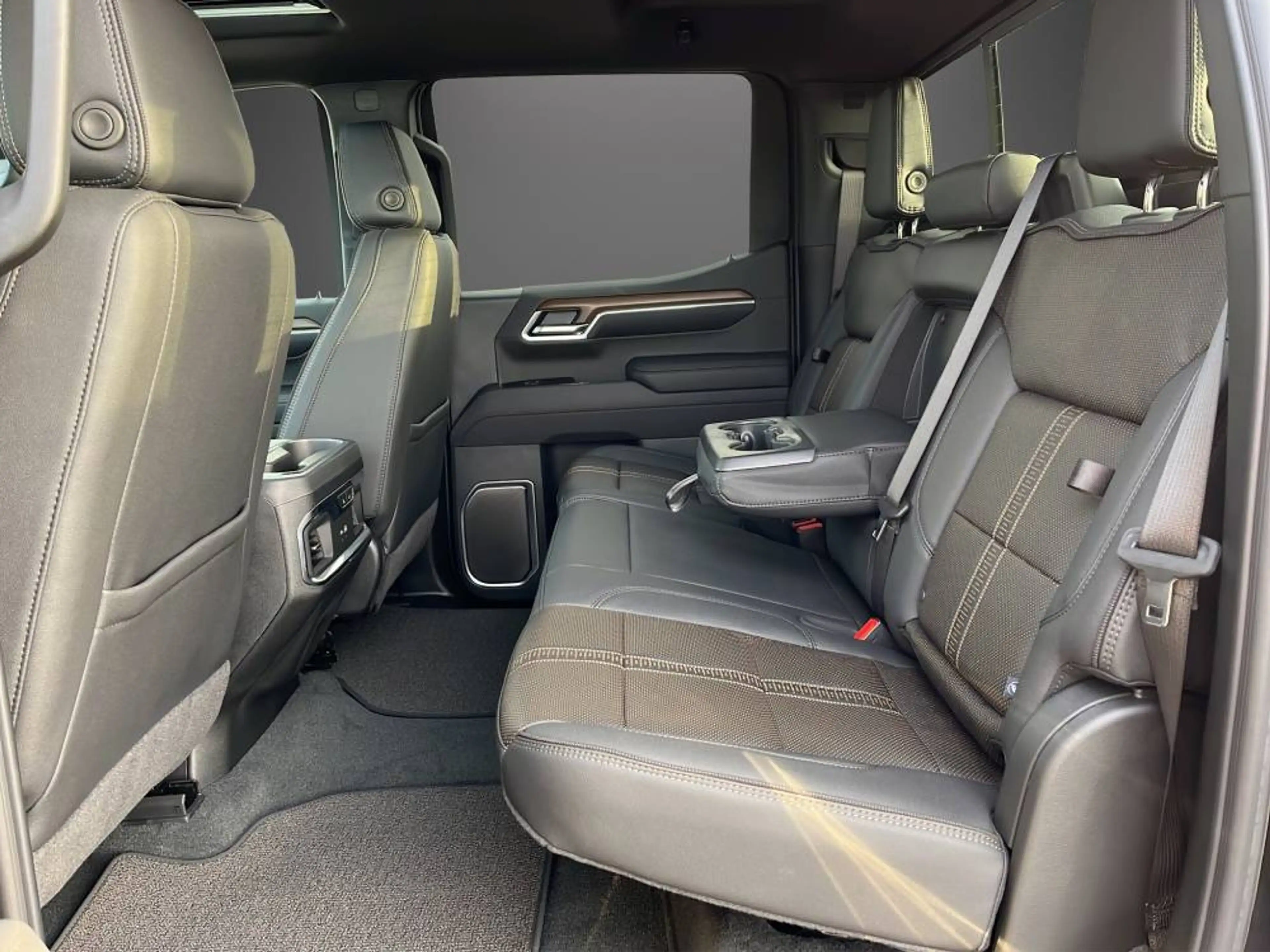 Chevrolet Silverado 1500 4WD Crew Cab 147' High Country 2025 — photo 10