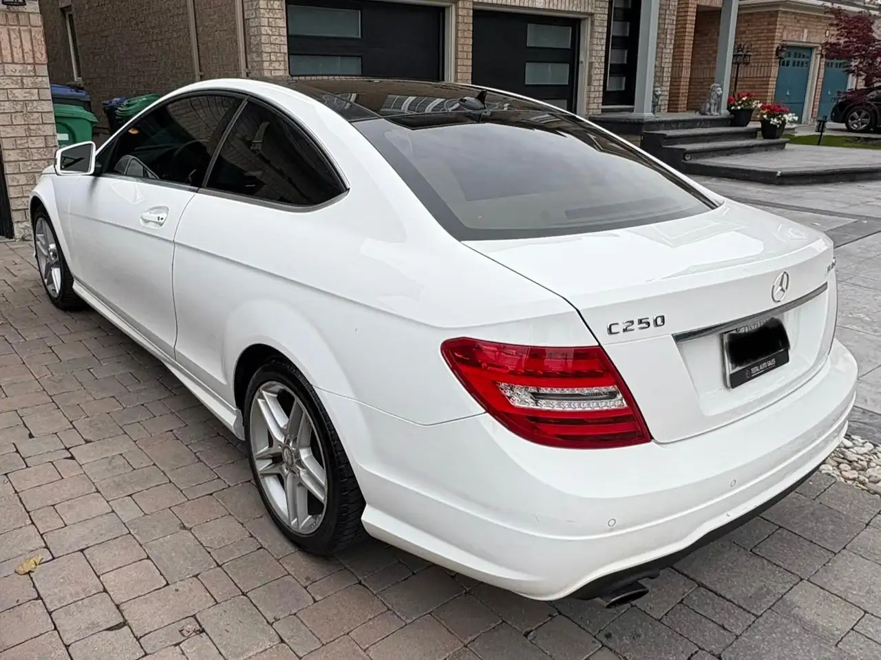Mercedes-Benz C-Class снимка Mercedes-Benz C-Class