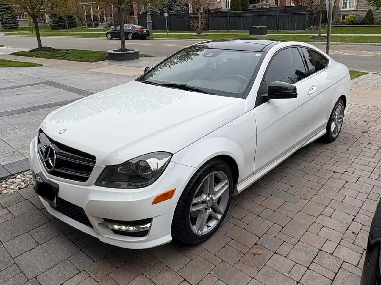 Mercedes-Benz C-Class снимка Mercedes-Benz C-Class