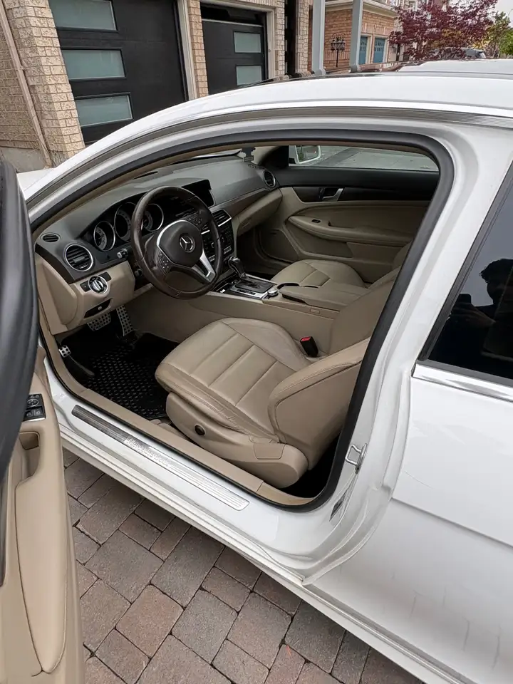 Mercedes-Benz C-Class снимка Mercedes-Benz C-Class