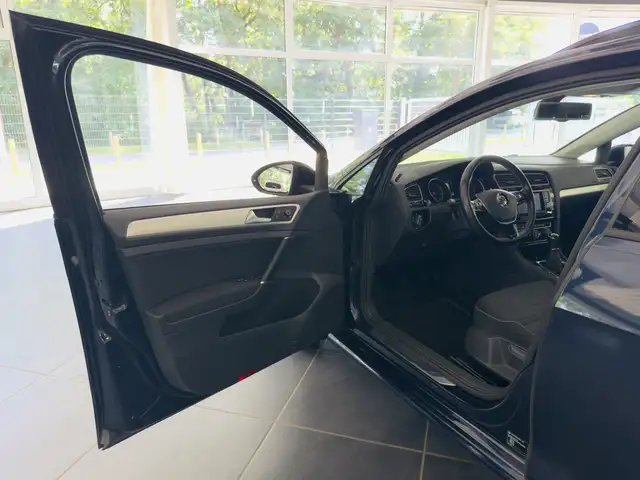 Volkswagen Golf view 8