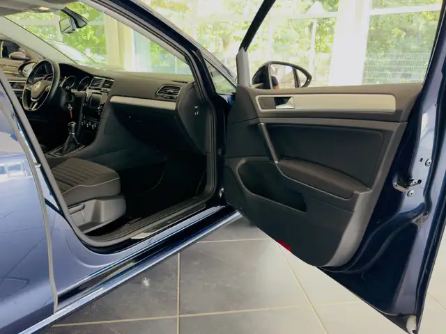 Volkswagen Golf view 13