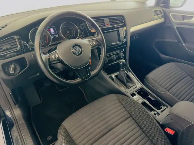Volkswagen Golf view 11