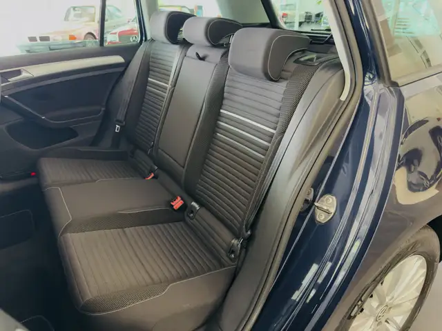 Volkswagen Golf view 12