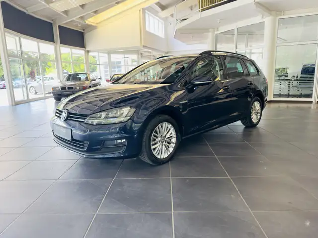 Volkswagen Golf view 3
