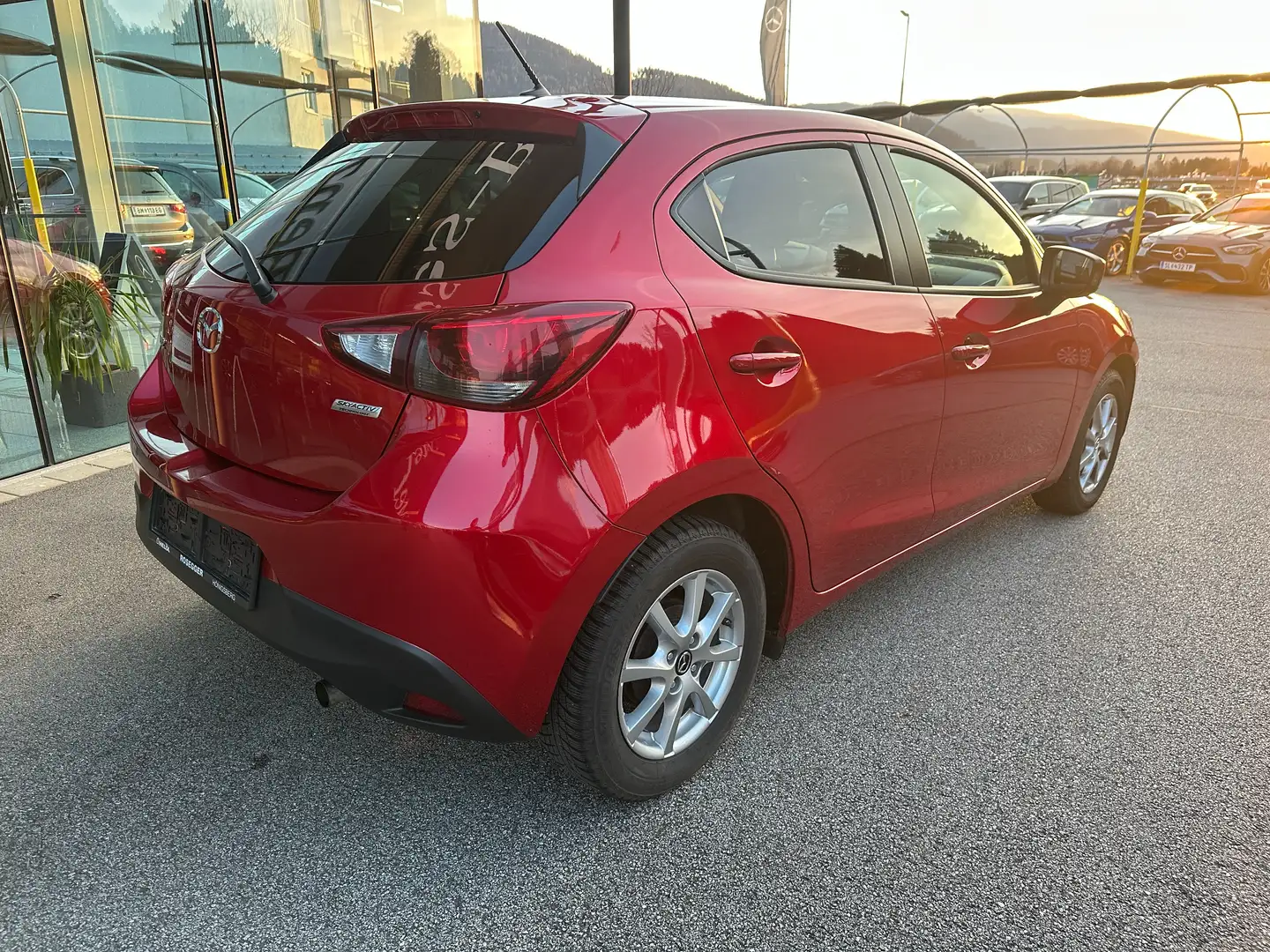 Mazda 2 G75 Attraction *NUR 33.400 km* Rouge - 2