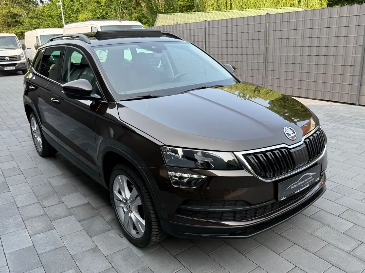 Skoda Karoq 1.6 TDI  Style DSG PANO VIRTUAL TACHO AHK Braun - 2