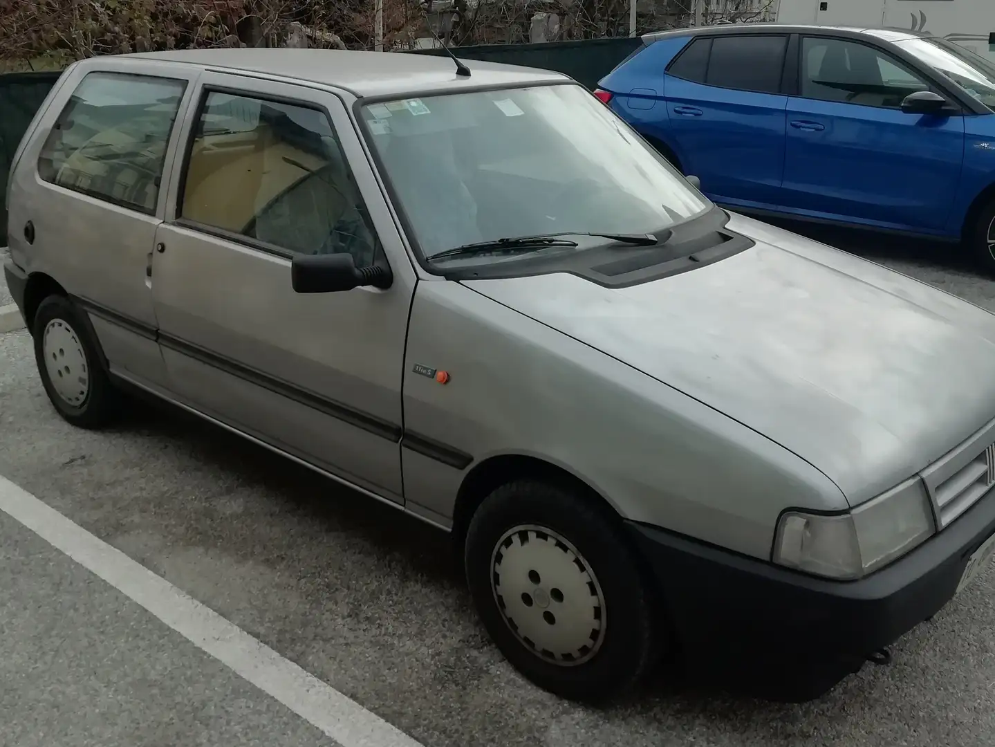 Fiat Uno Uno 3p 1.0 ie Fire cat. Gris - 1