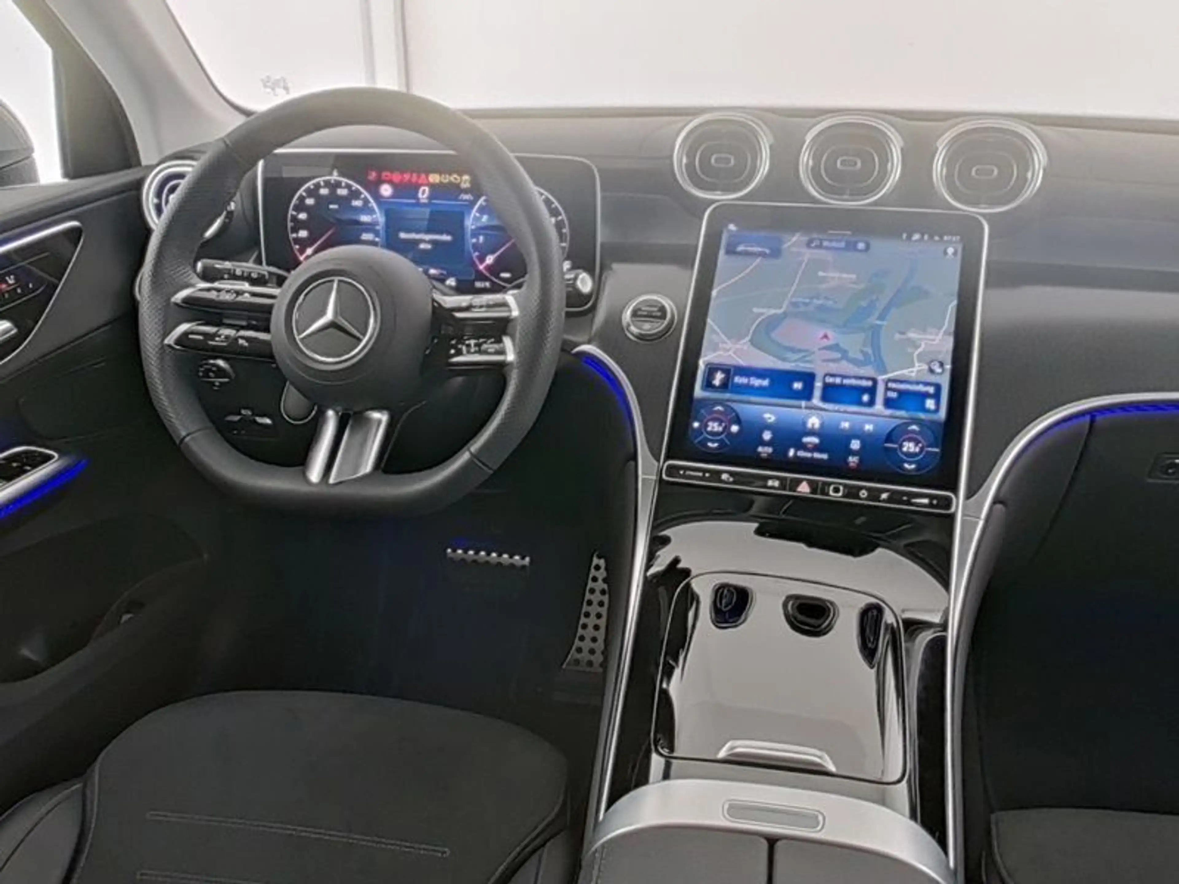 Mercedes-Benz GLC 200 Edition AMG 4M DIS Trittb Mem Totw. AHK — photo 5