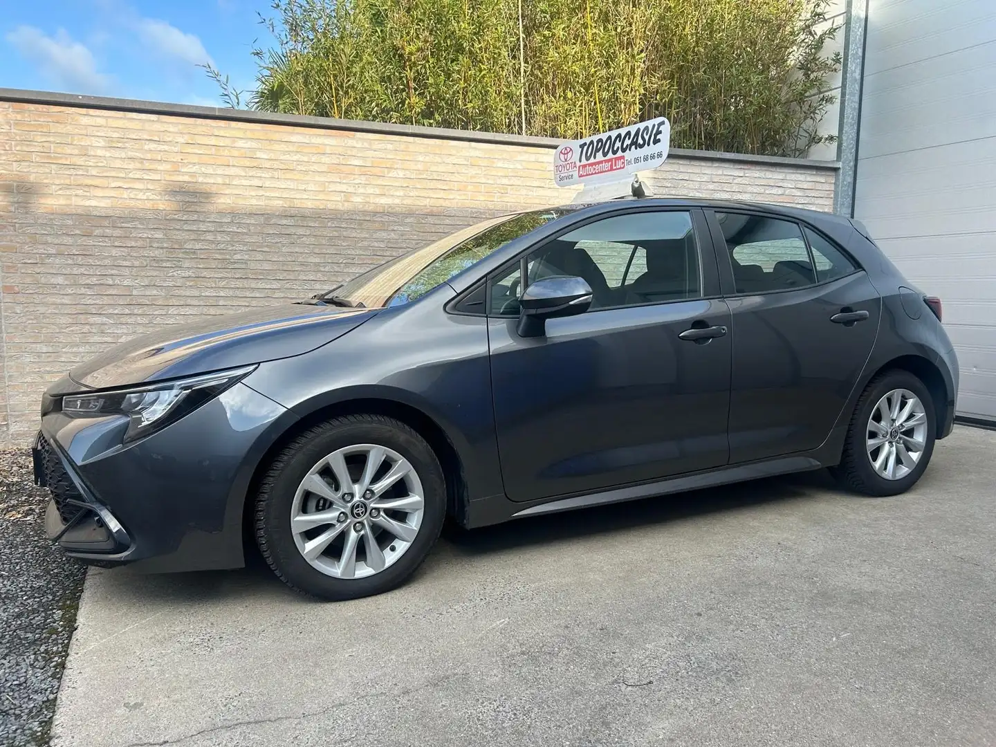 Toyota Corolla 1.8 HYBRID DYNAMIC AT/ FACE LIFT/ € 18100 + btw Grau - 1