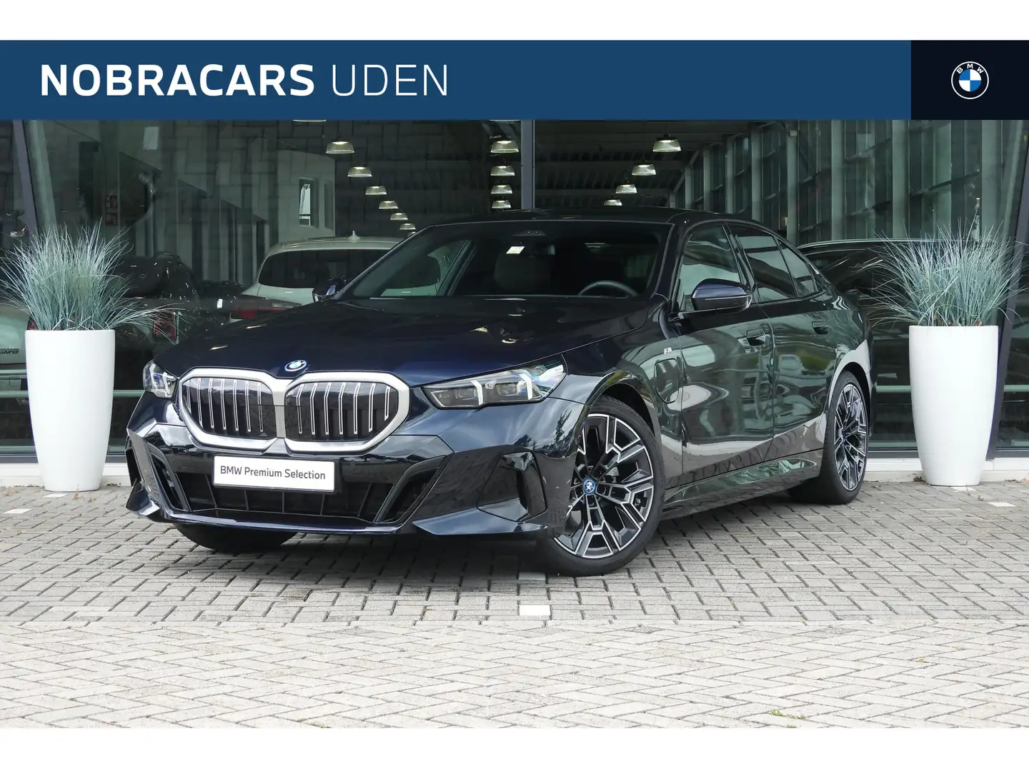 BMW 530 5 Serie 530e M Sport / Panoramadak / Trekhaak / St Zwart - 1