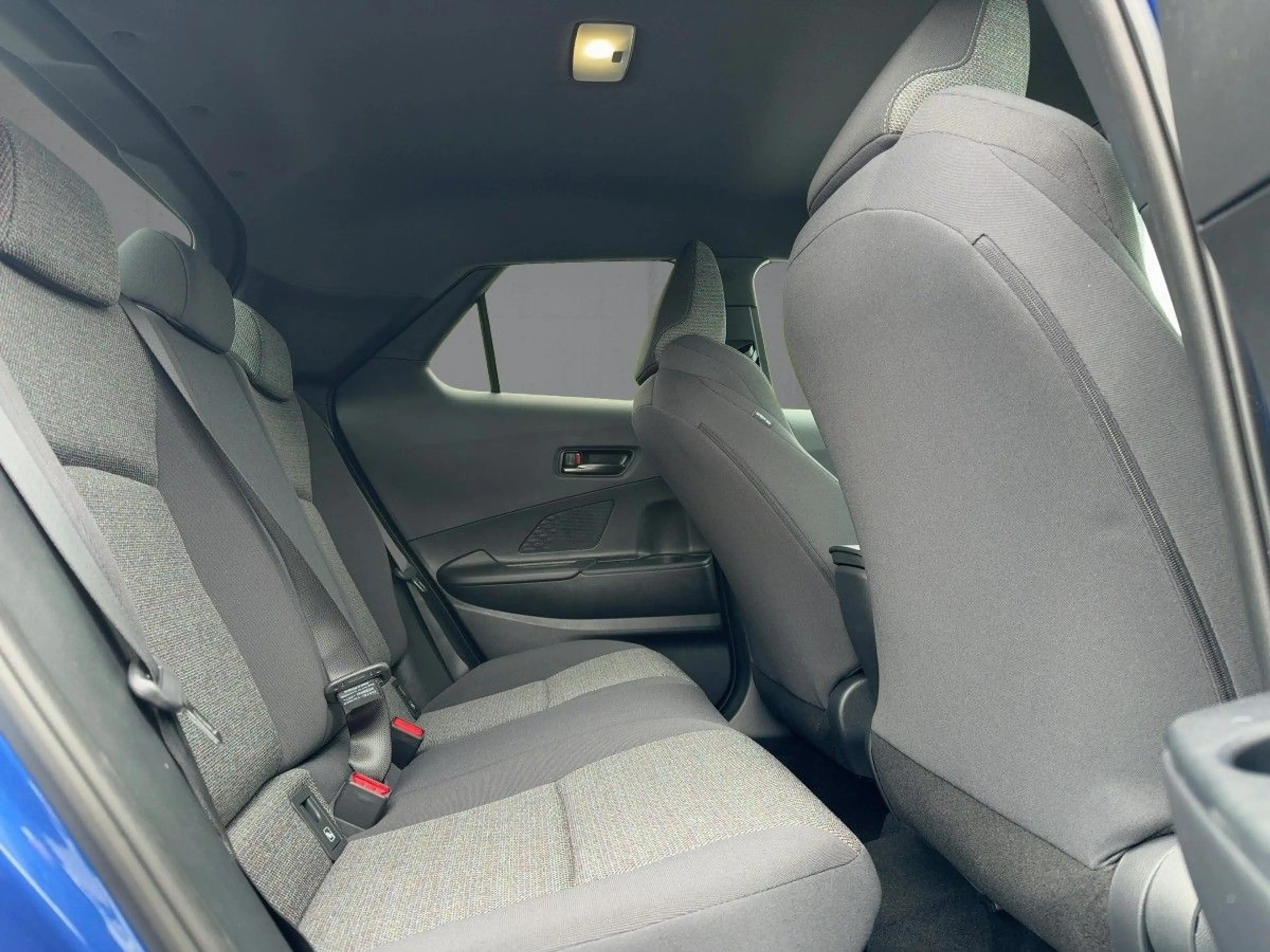 Toyota C-HR 1,8-l-Hybrid Teamplayer — photo 13