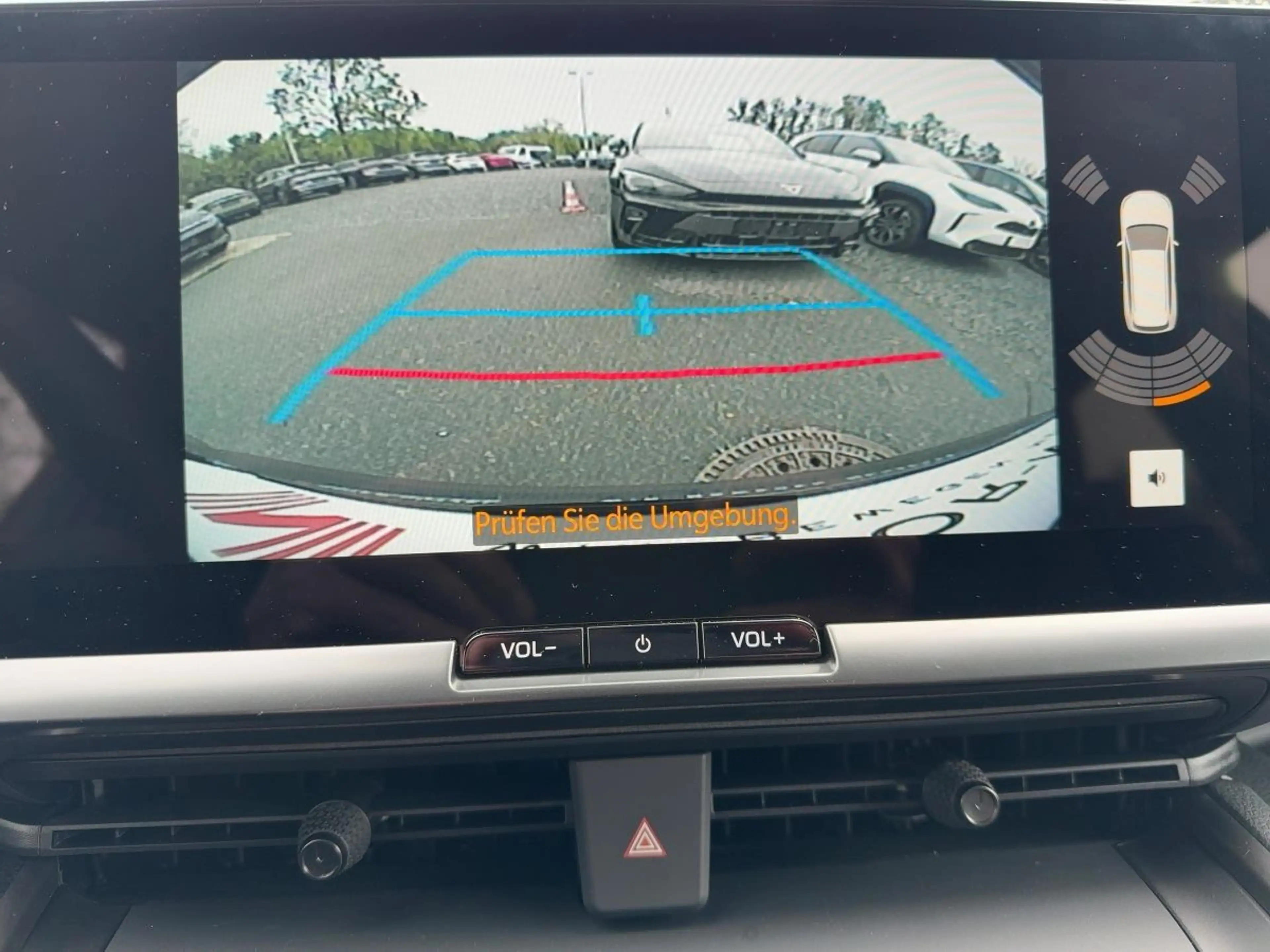 Toyota C-HR 1,8-l-Hybrid Teamplayer — photo 15