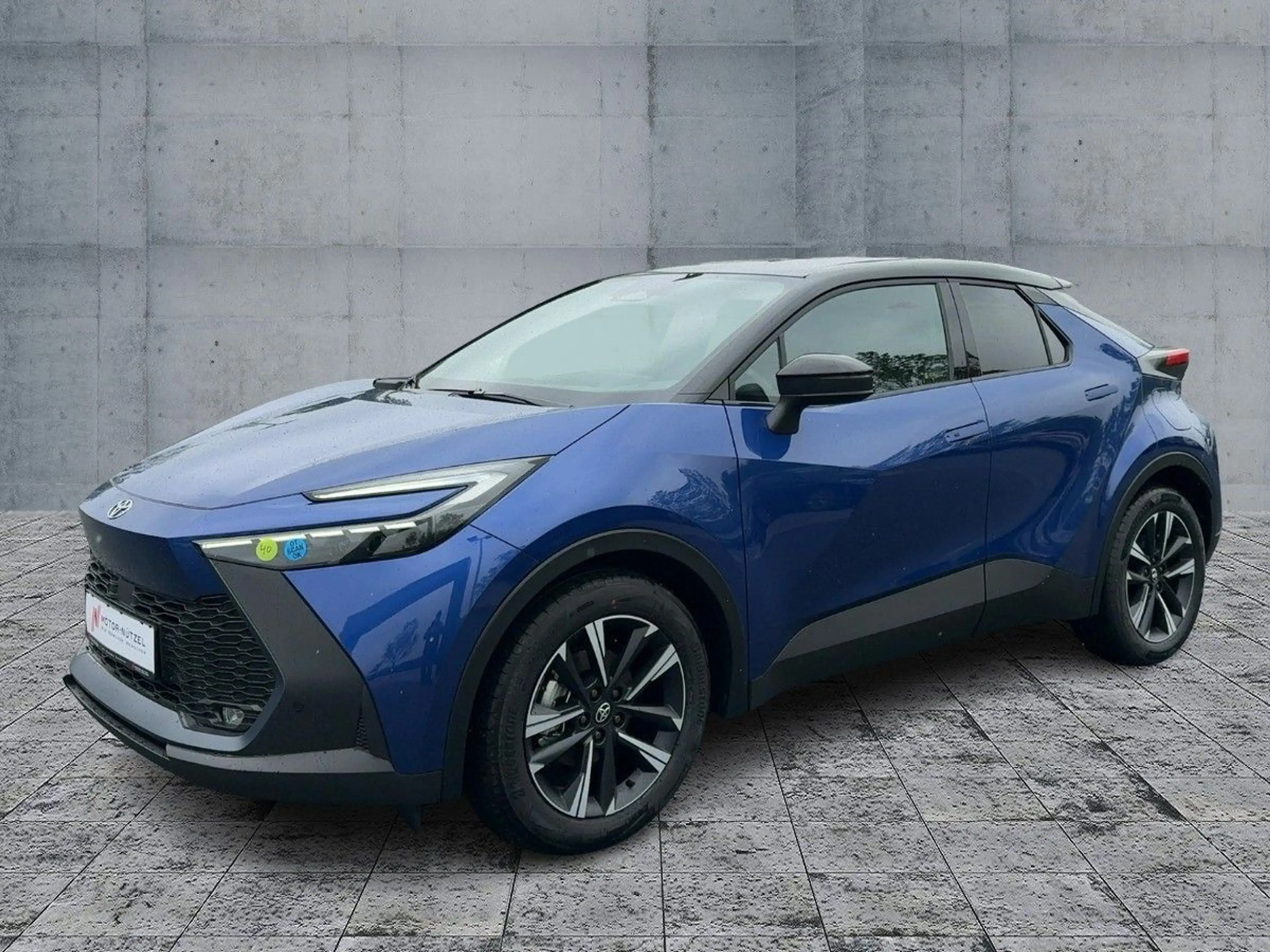 Toyota C-HR 1,8-l-Hybrid Teamplayer — photo 2