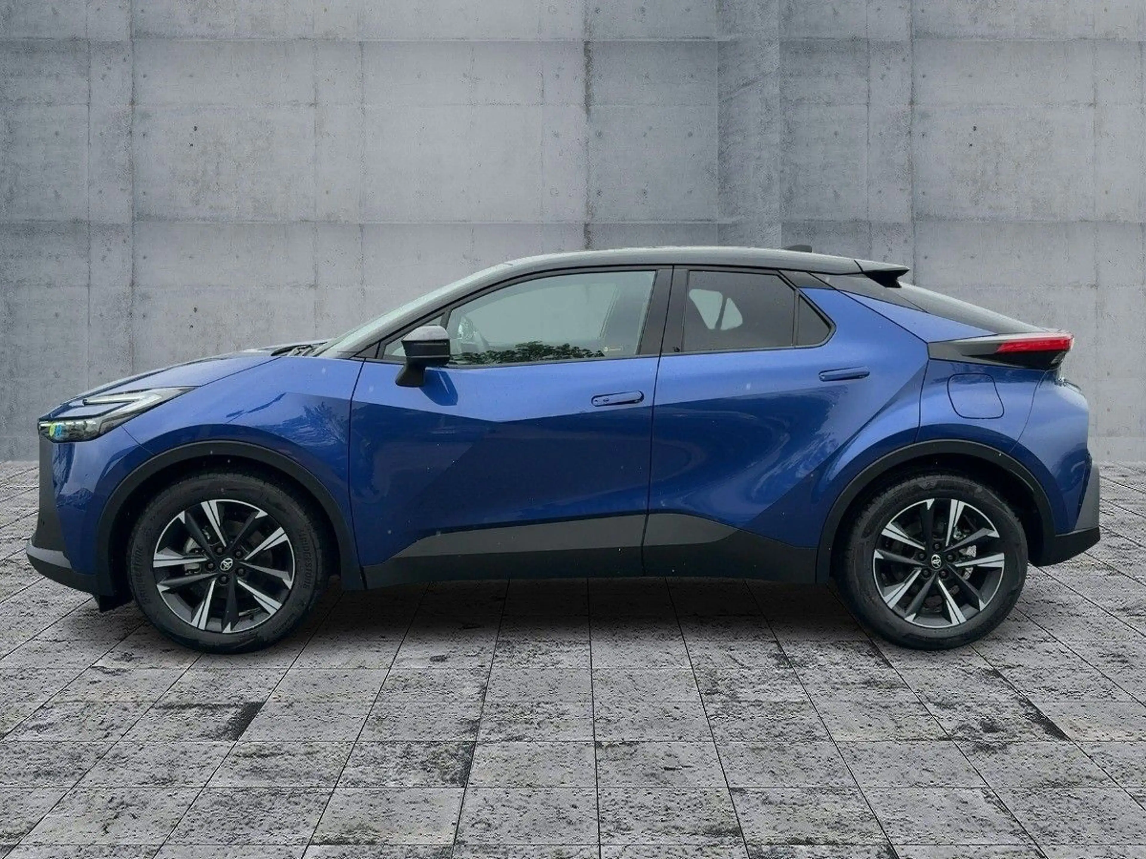 Toyota C-HR 1,8-l-Hybrid Teamplayer — photo 4