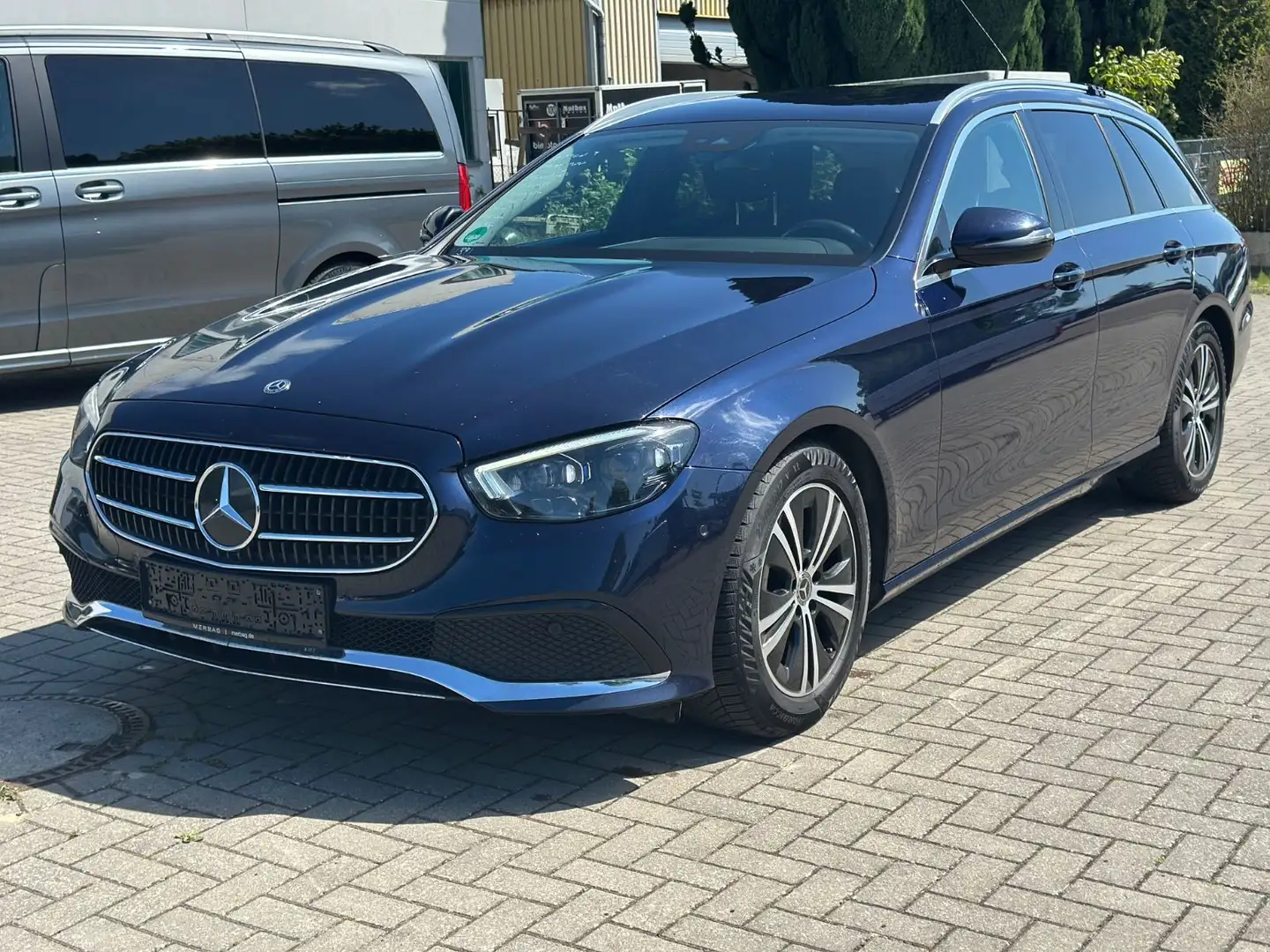 Mercedes-Benz E 220 d T AVANTGARDE Aut*Kam*Blau*Multibeam*Totw Blue - 1