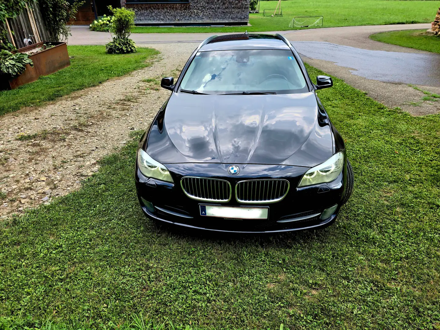 BMW 525 Sehr gepflegter BMW 525d xDrive Touring mit umfangreicher Wartungshistorie. Seit 2023 wurden über 12.000 € investiert! Schwarz - 2
