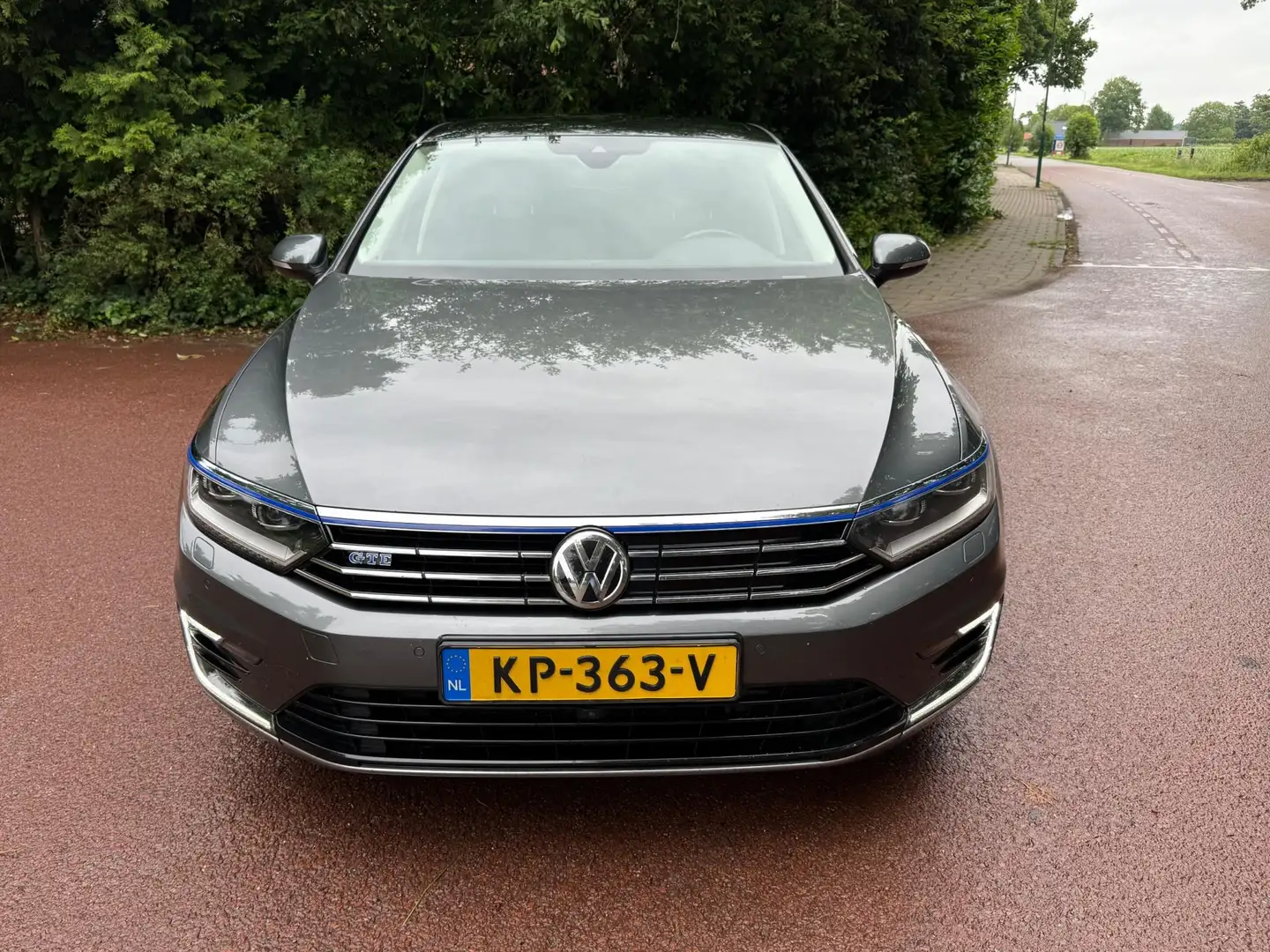 Volkswagen Passat 1.4 TSI GTE Connected Series Plus / Navi / Pano / Grau - 2