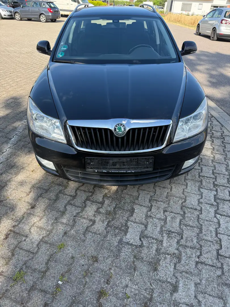 Skoda Octavia Ambiente 4X4 Schwarz - 2
