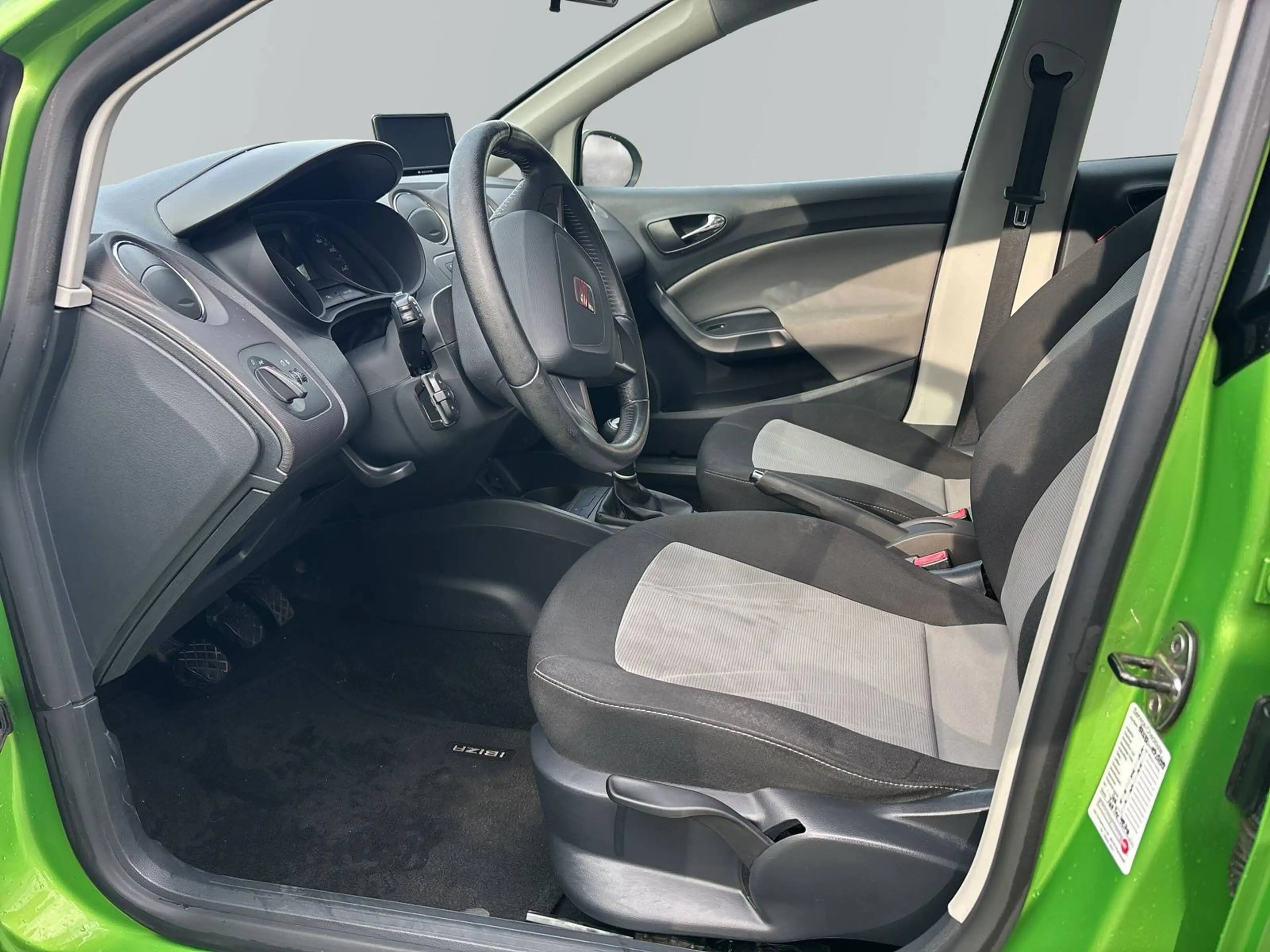 SEAT Ibiza 1.2 Salsa *TÜV | WENIG KM| KLIMAAUTOMATIK* — photo 12