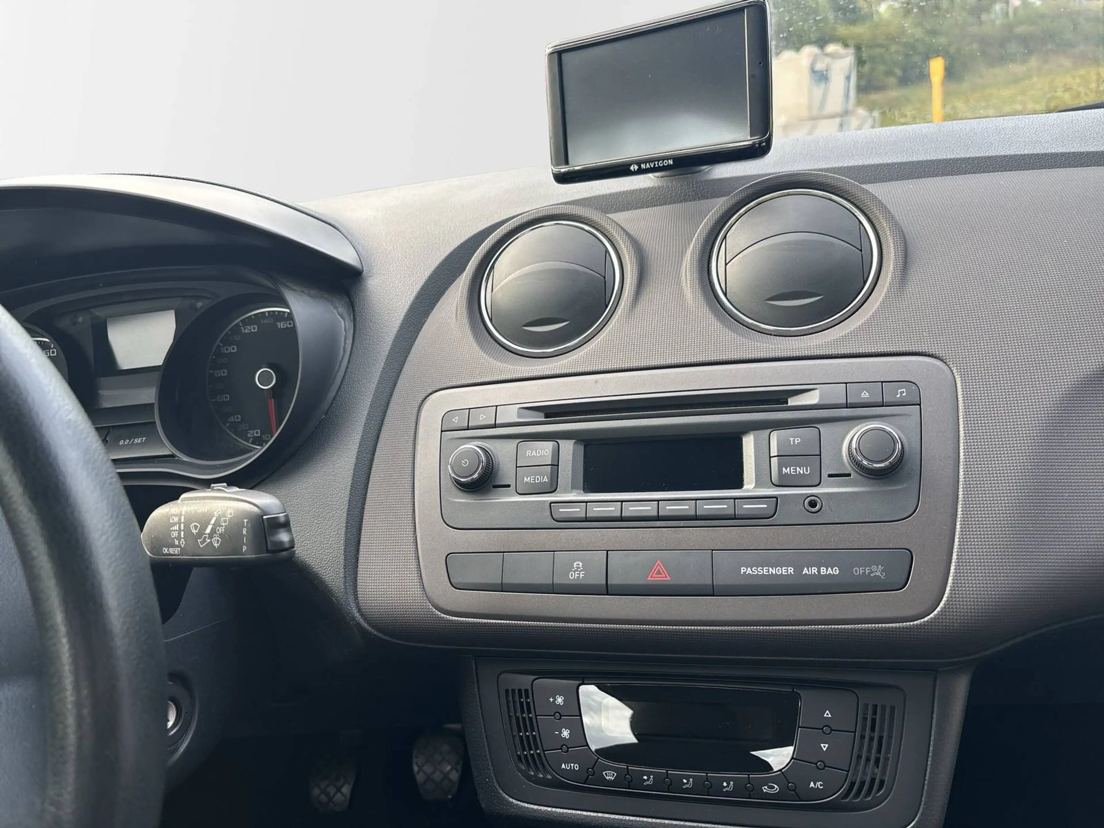 SEAT Ibiza 1.2 Salsa *TÜV | WENIG KM| KLIMAAUTOMATIK* — photo 15