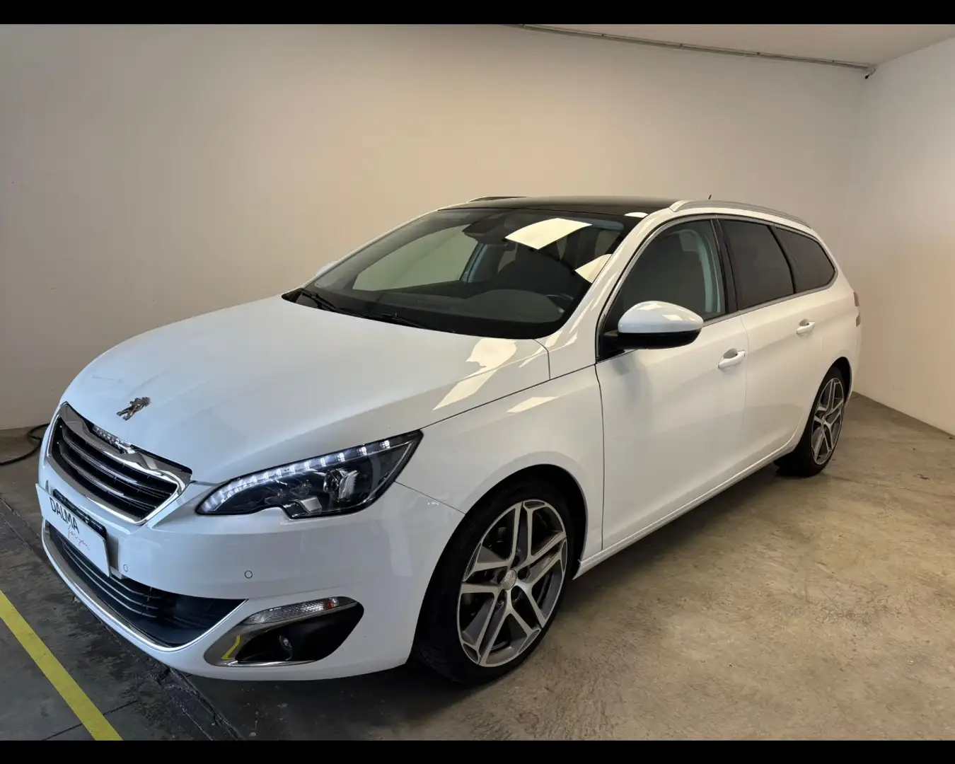 Peugeot 308 Station Wagon 1.6 BlueHDi Allure Beyaz - 1