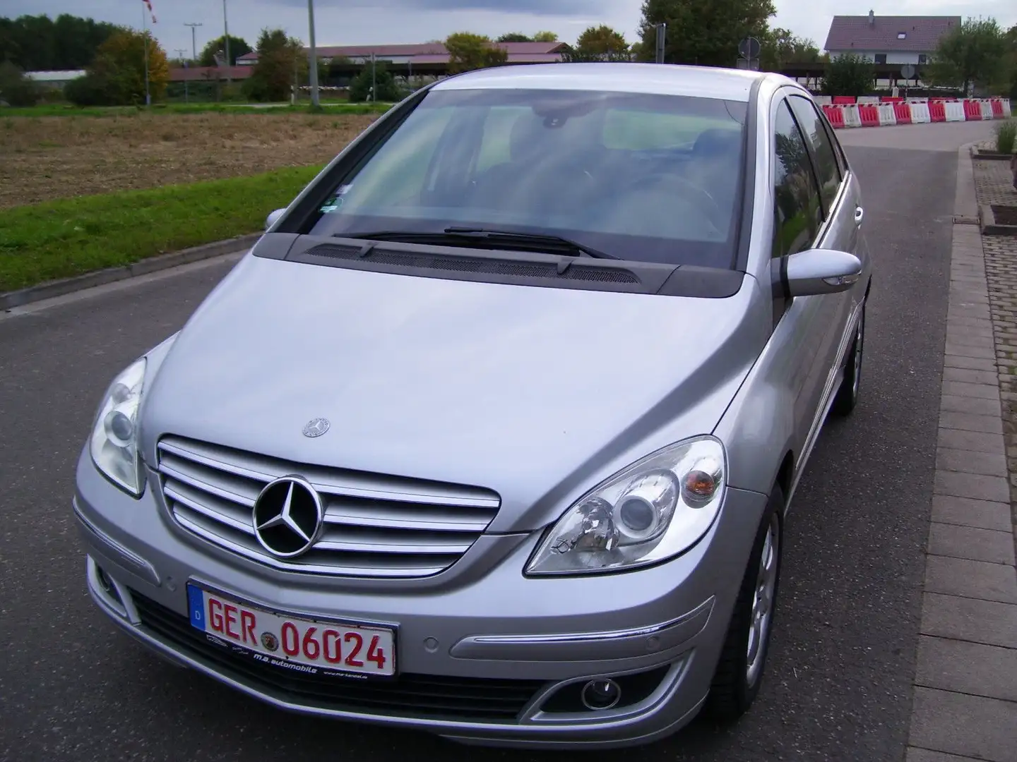 Mercedes-Benz B 200 B -Klasse 200 Automatik*PDC* Navi* TÜV 09/27 Silber - 2