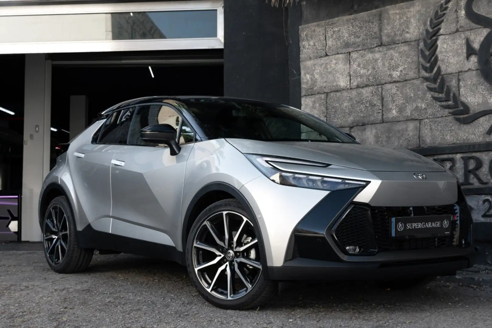 Toyota C-HR 200H GR Sport Premiere Edition Gris - 1