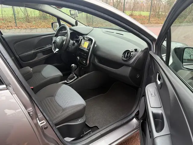 Renault Clio view 12